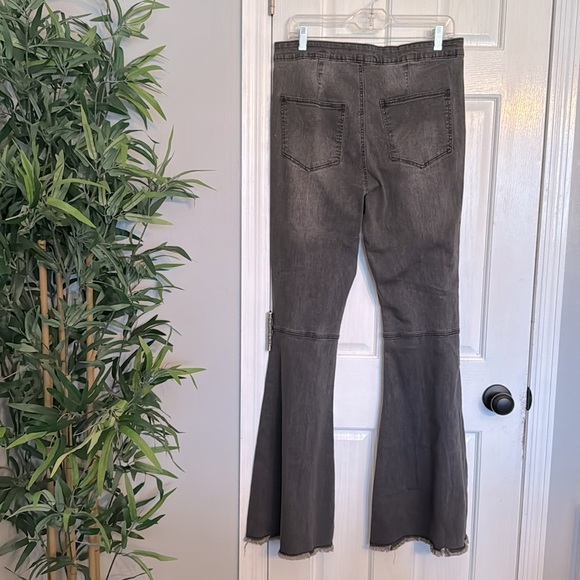 Chloe & Violet charcoal light washed flare jeans NWT 30 - Picture 4 of 12